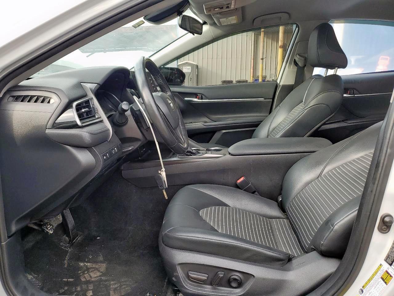 2022 Toyota Camry Se - Image 7