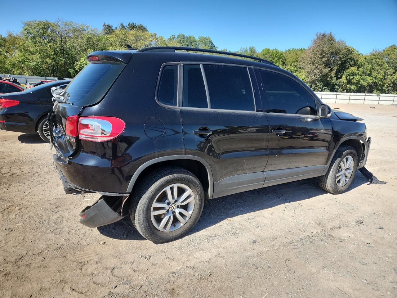 2015 Volkswagen Tiguan S - Фото 3