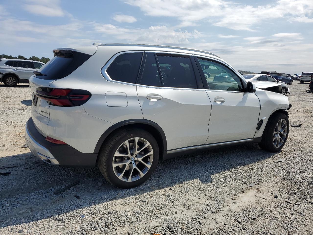 2024 BMW X5 xDrive40I - Image 3