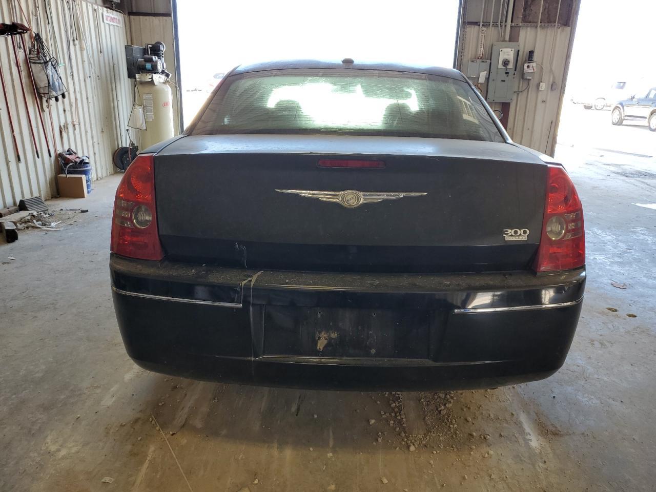2010 Chrysler 300 Touring - Image 6
