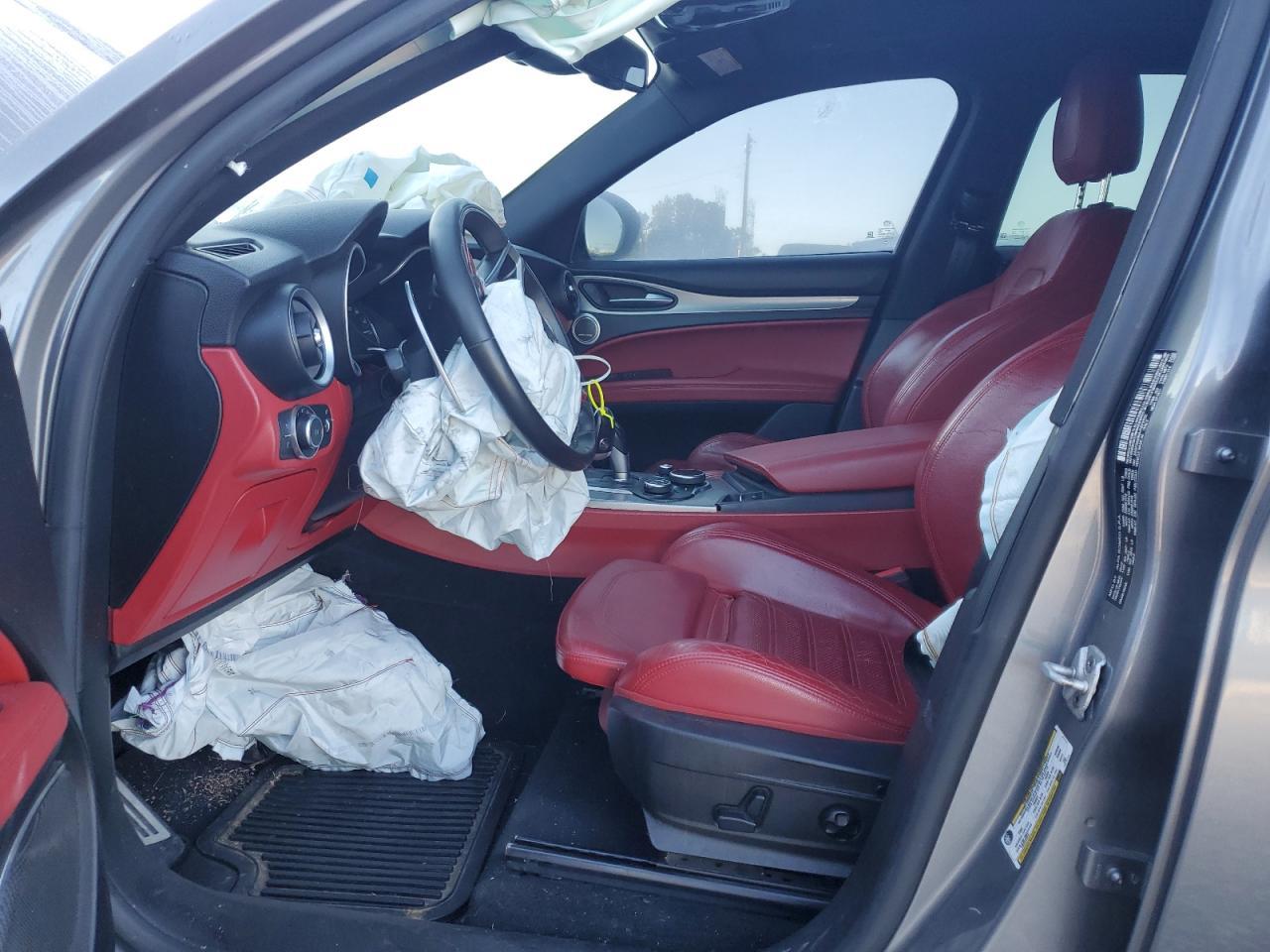 2018 Alfa Romeo Stelvio Ti Sport - Image 7