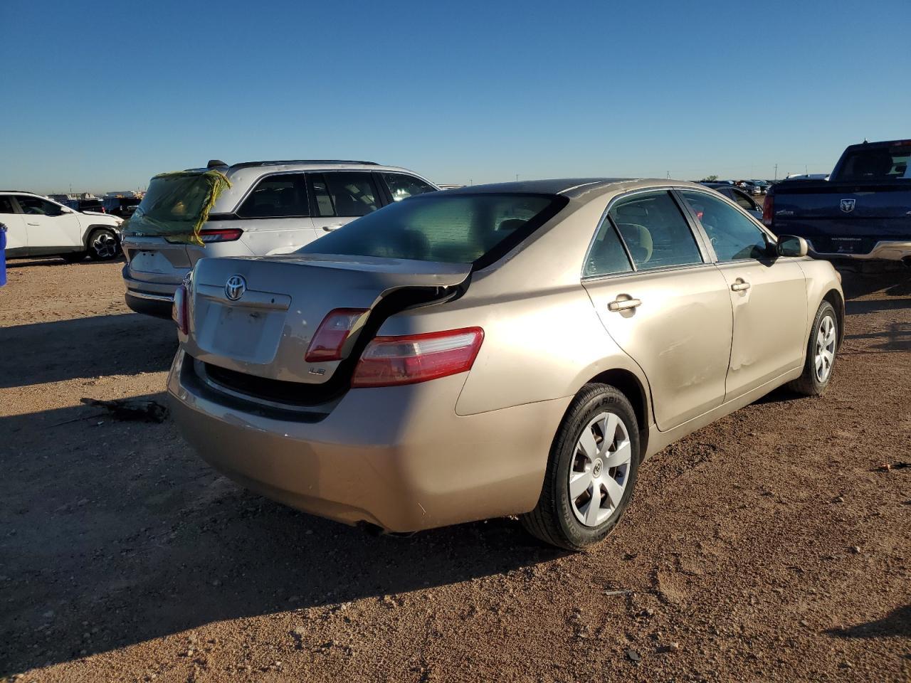 2009 Toyota Camry Le - Фото 3