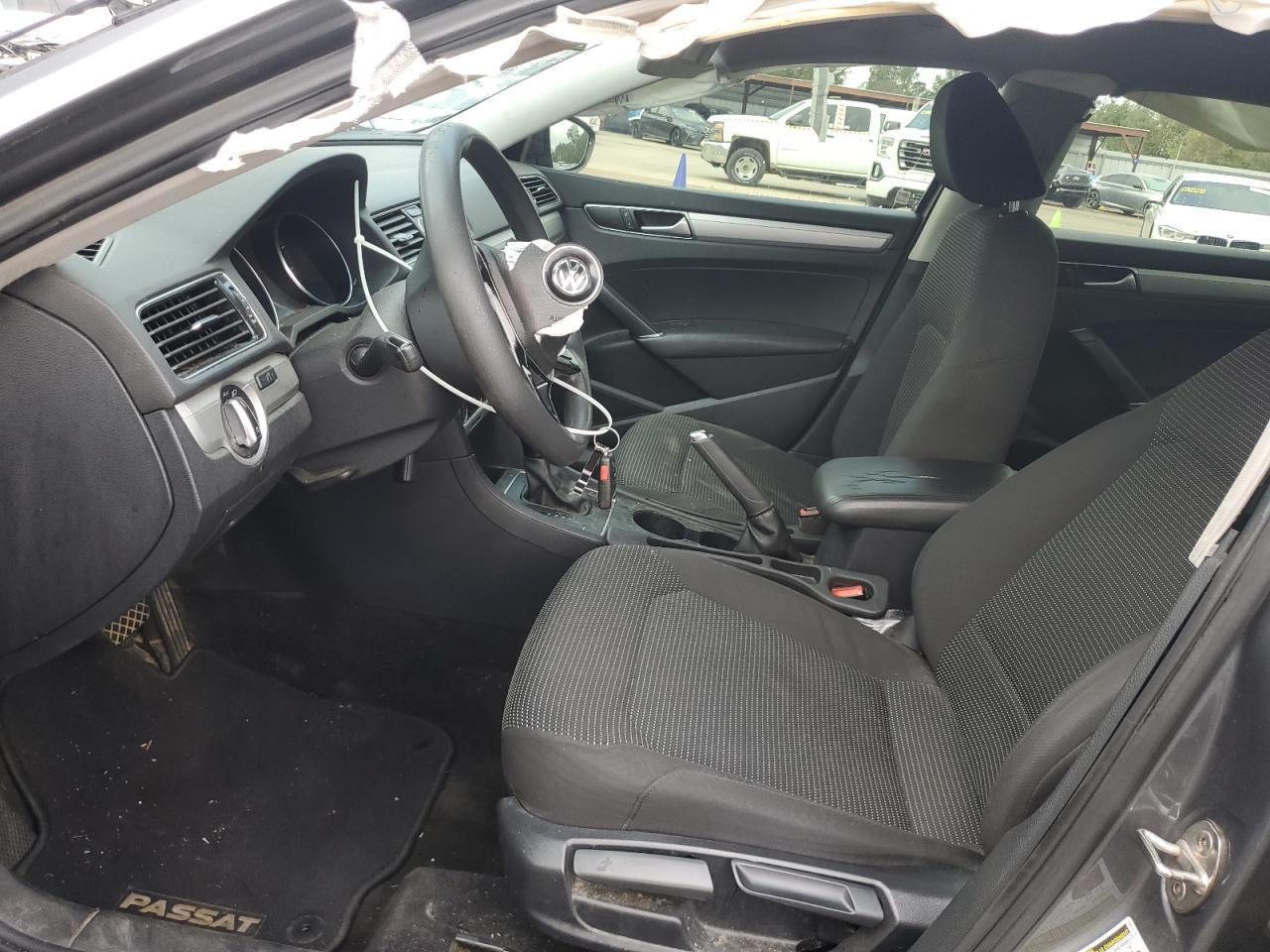 2016 Volkswagen Passat S - Фото 7