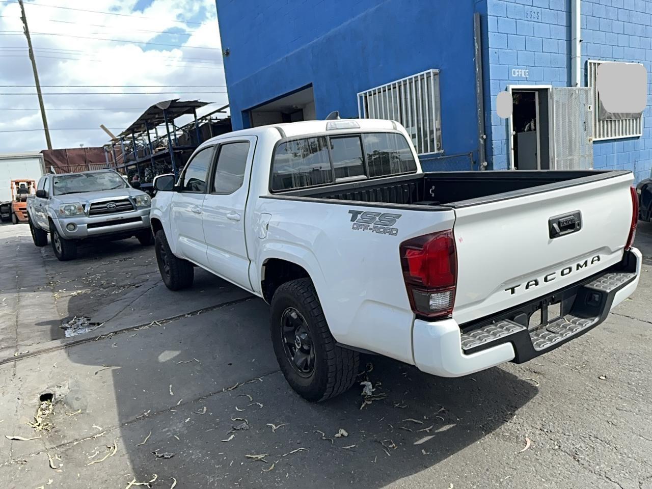 2021 Toyota Tacoma Double Cab - Image 3
