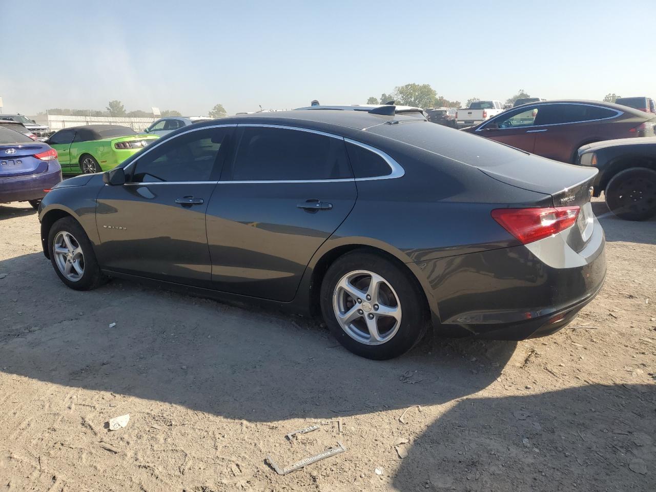 2017 Chevrolet Malibu Ls - Фото 2