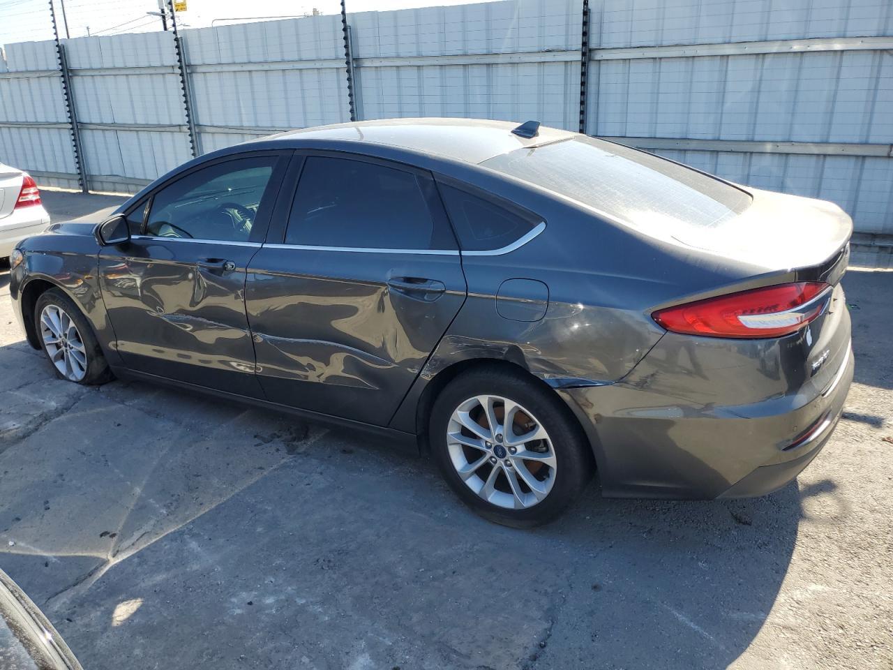 2020 Ford Fusion Se - Фото 2