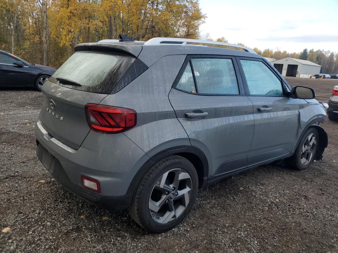 2021 Hyundai Venue Sel - Image 3