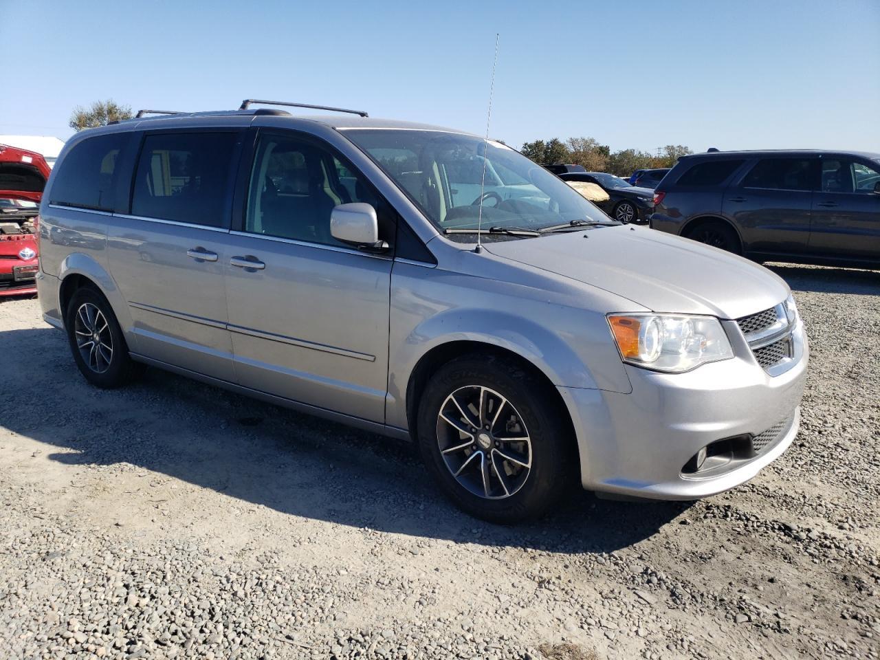 2017 Dodge Grand Caravan Sxt - Image 4