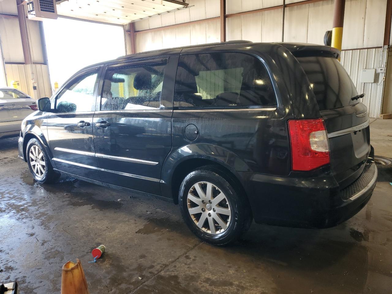 2015 Chrysler Town & Country Touring - Image 2