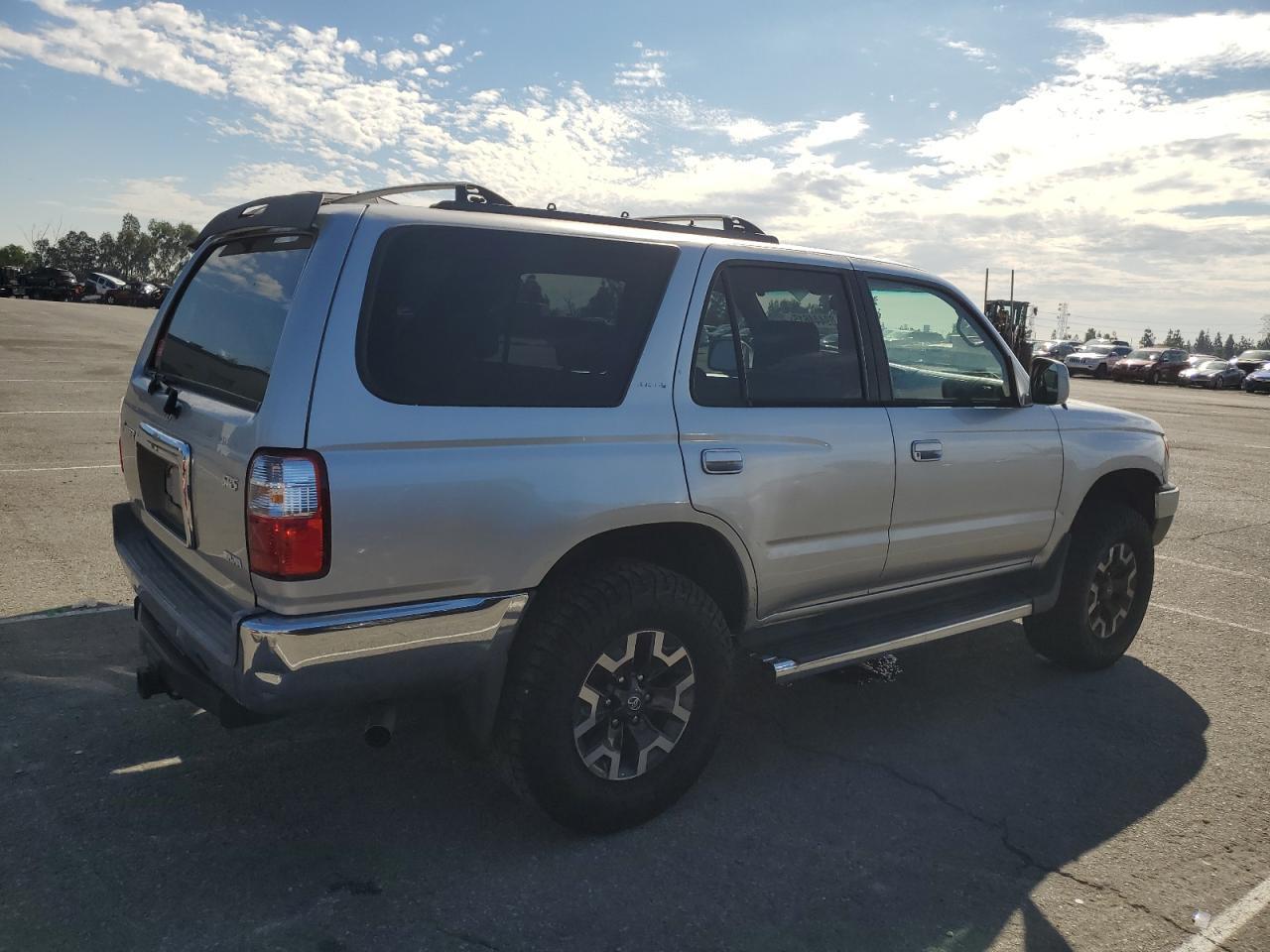 2002 Toyota 4Runner Sr5 - Image 3