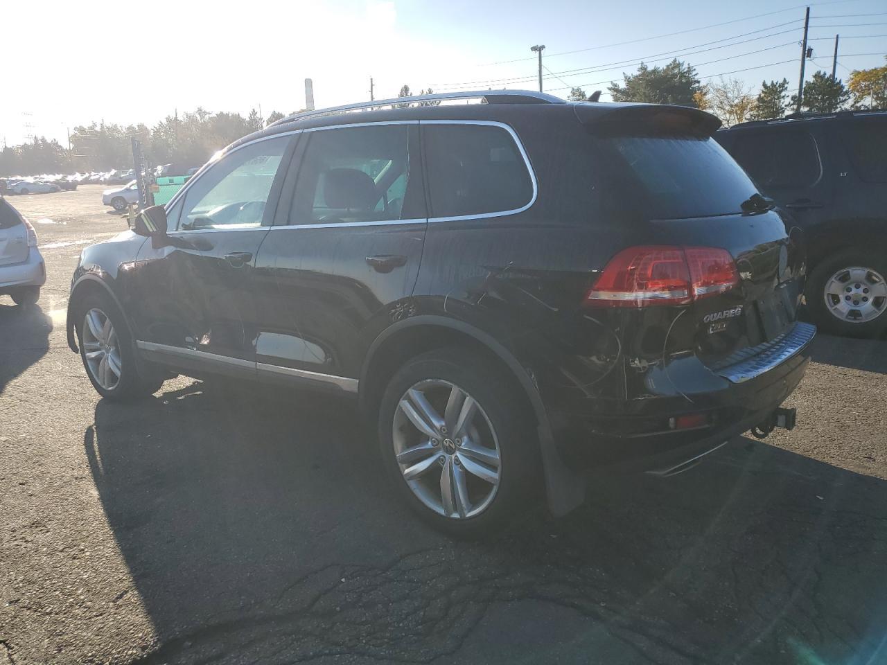 2014 Volkswagen Touareg V6 Tdi - Image 2