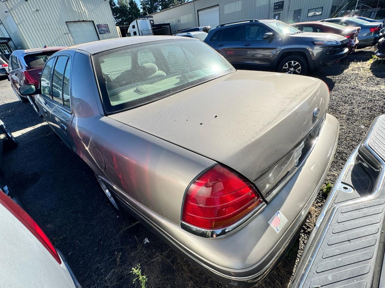 2001 Ford Crown Victoria Lx - Image 3