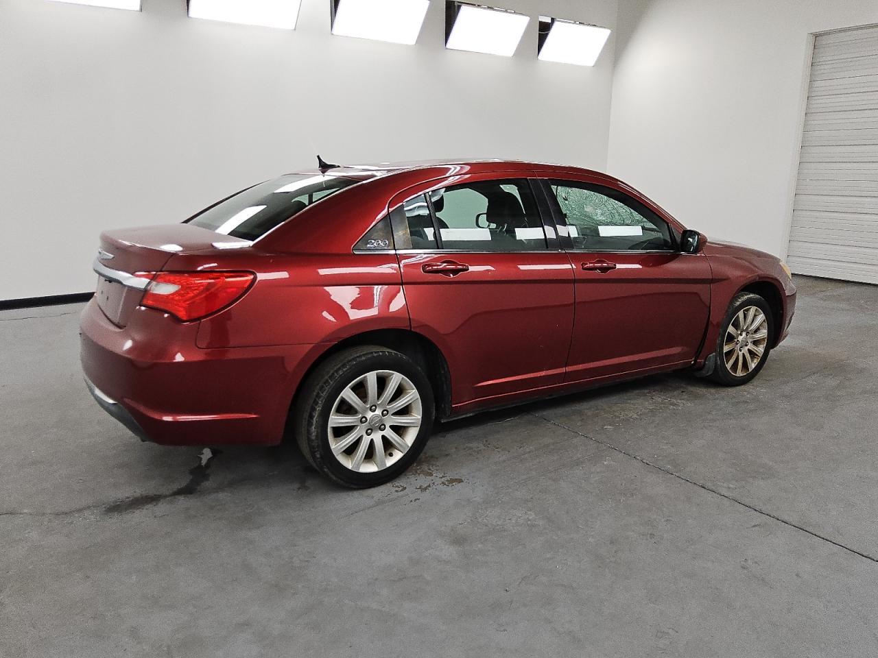 2012 Chrysler 200 Touring - Фото 3