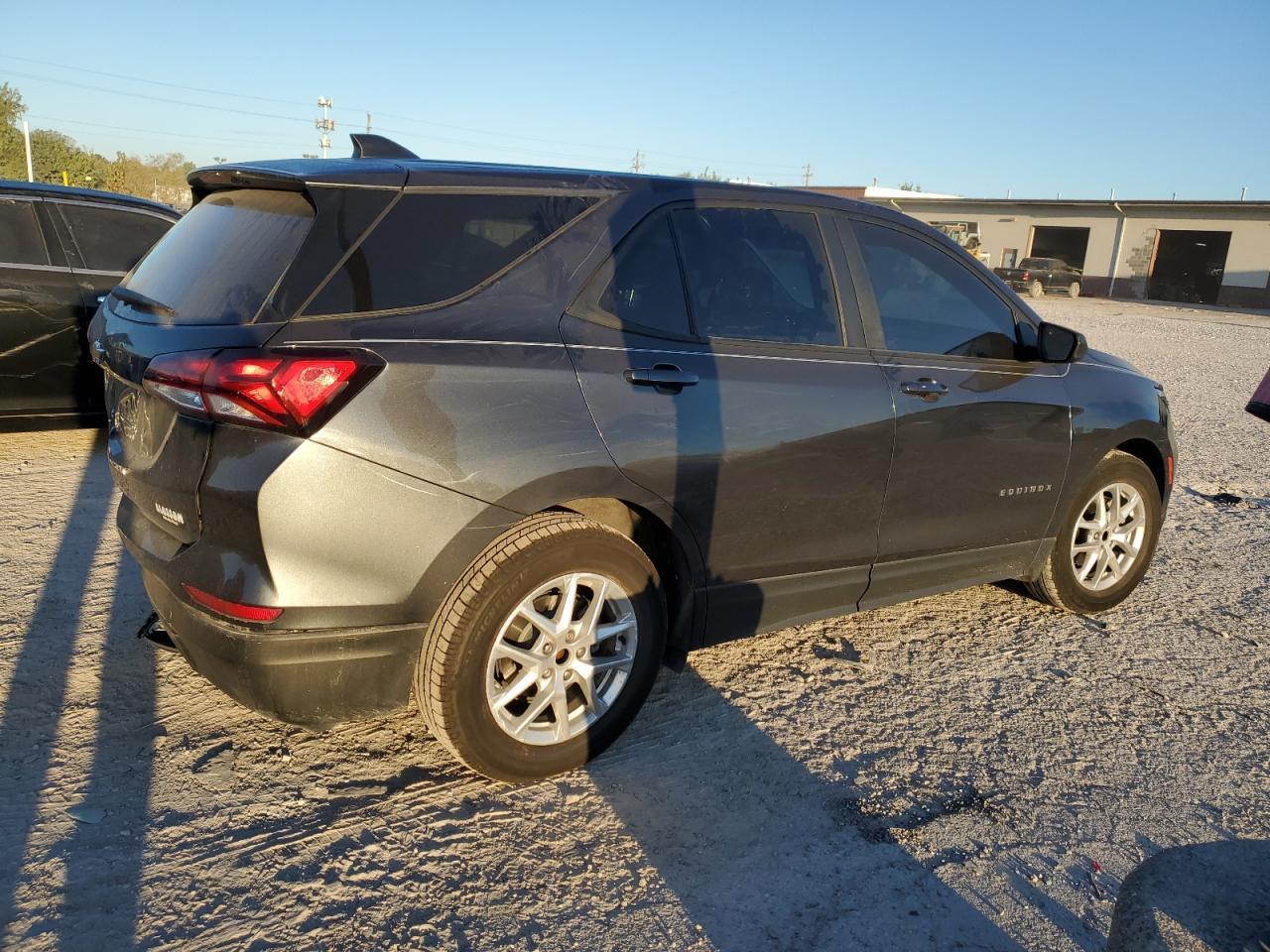 2022 Chevrolet Equinox Ls - Фото 3