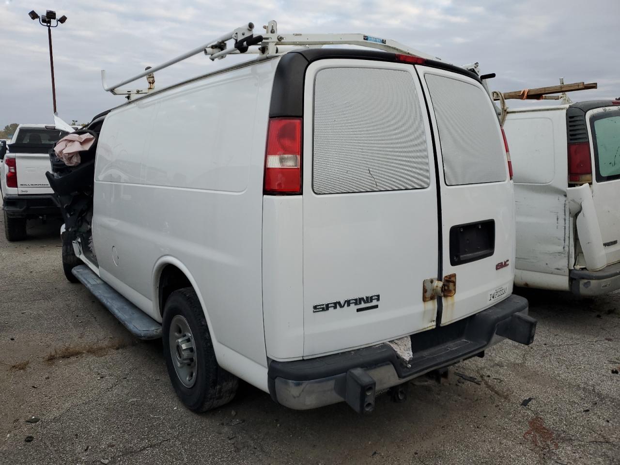 2016 GMC Savana G2500 - Фото 2