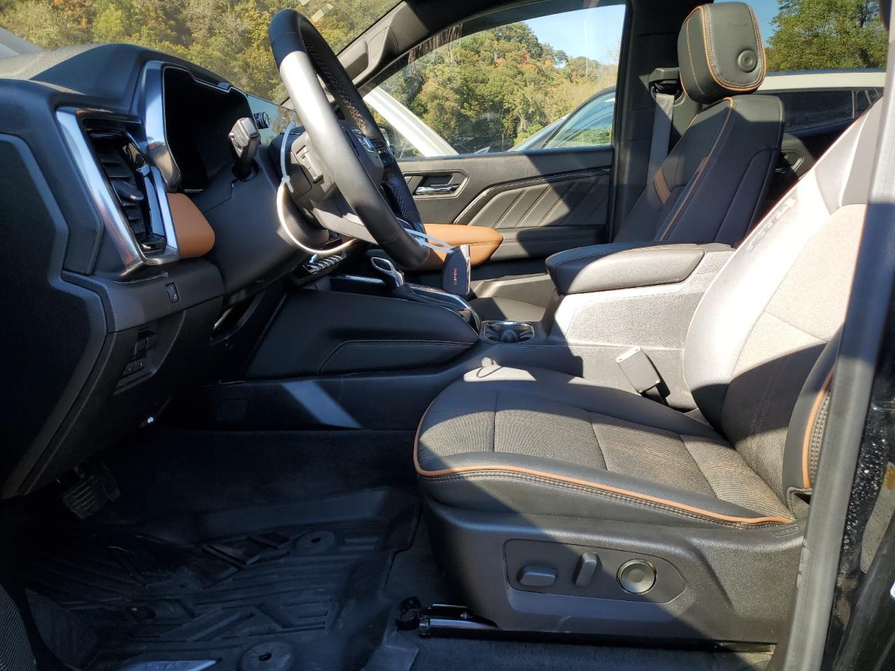 2024 GMC Canyon At4 - Image 7