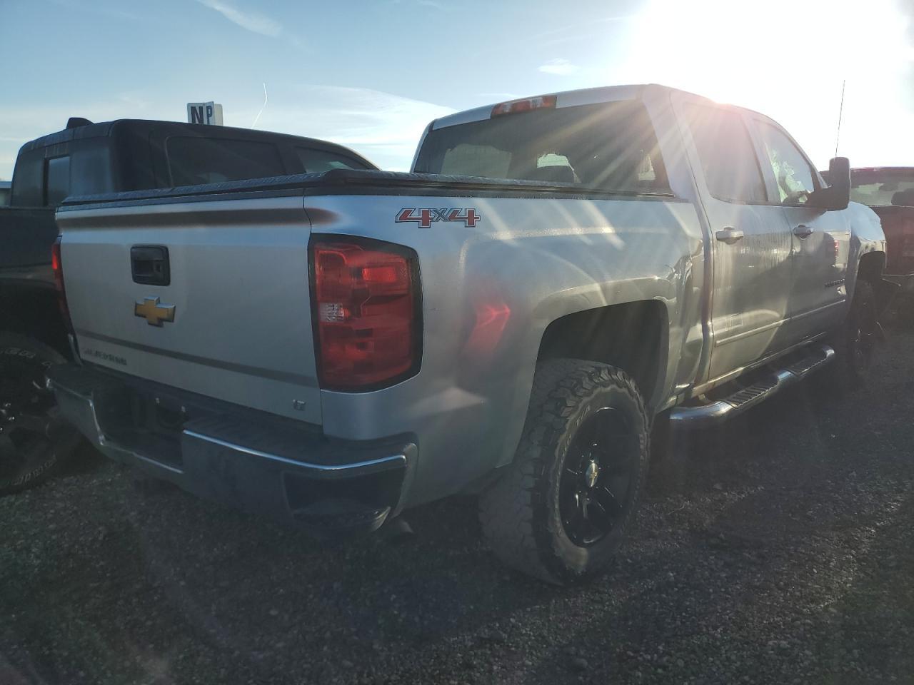 2017 Chevrolet Silverado K1500 Lt - Image 3