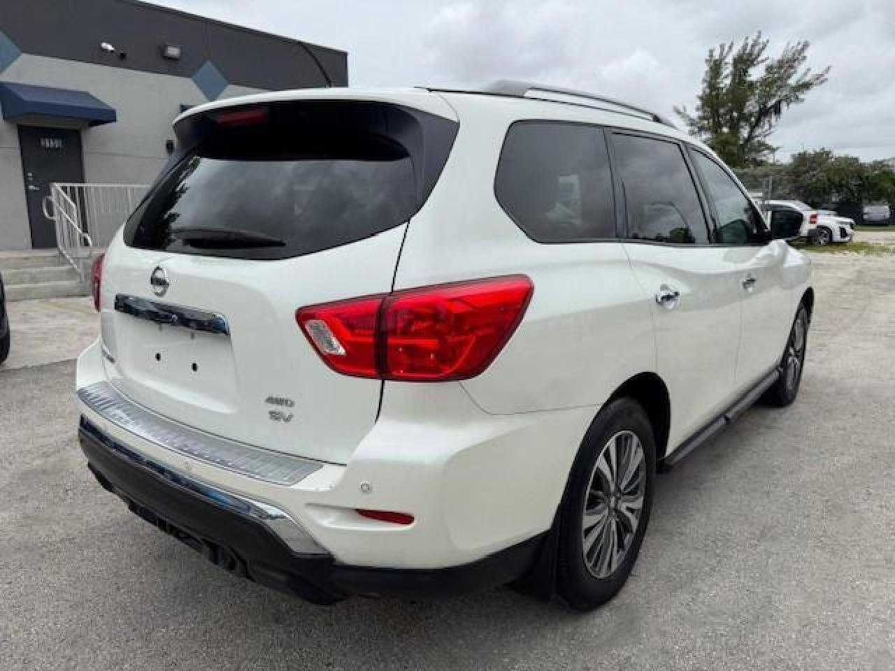 2017 Nissan Pathfinder S - Фото 3