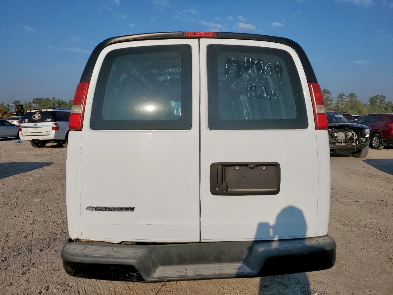 2018 Chevrolet Express 3500 Delivery Van - Фото 6