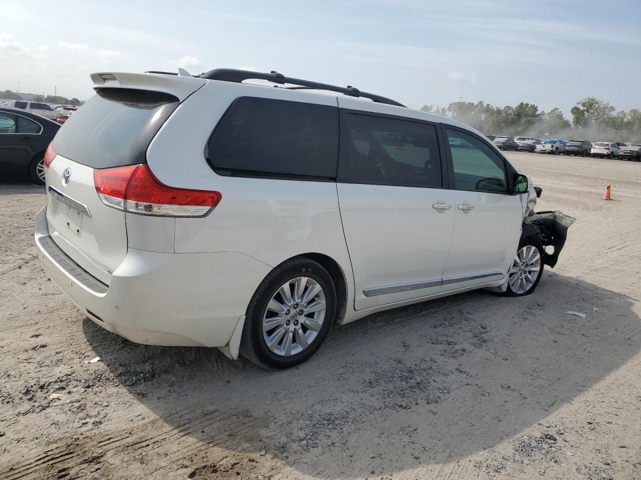 2013 Toyota Sienna Limited 7-Passenger - Фото 3