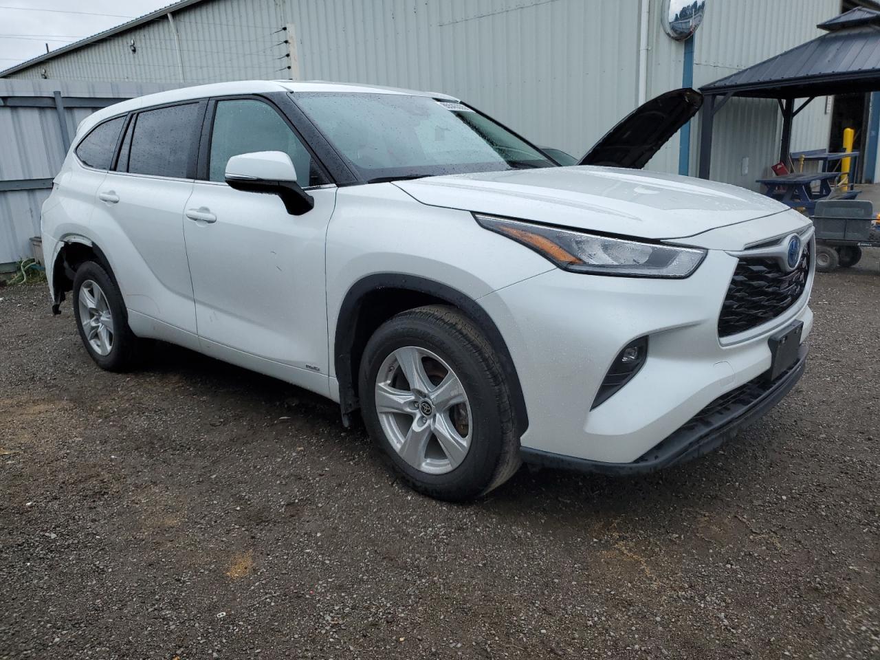 2024 Toyota Highlander Hybrid Le - Image 4