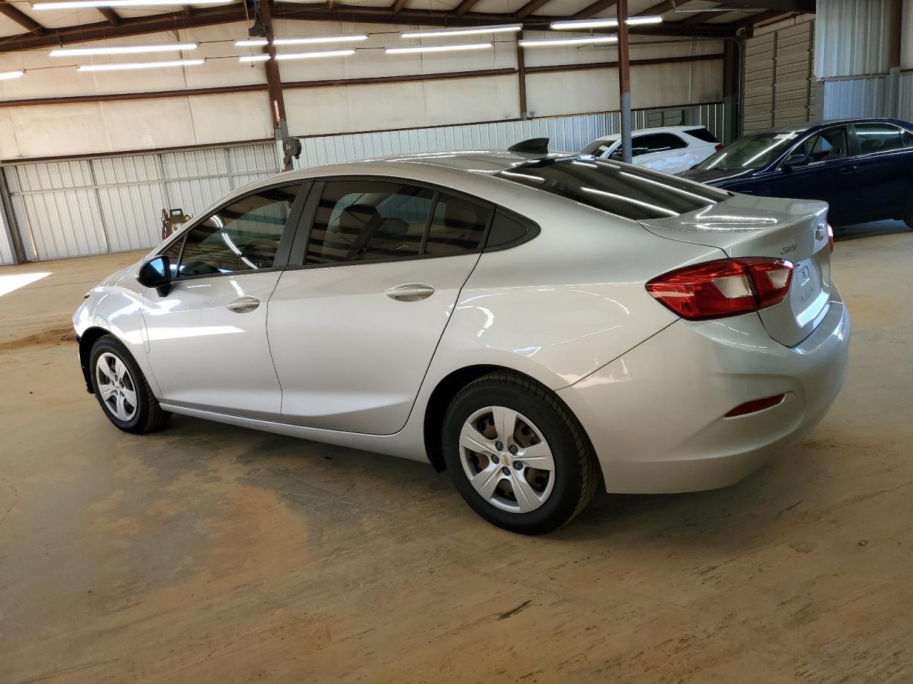 2018 Chevrolet Cruze Ls - Фото 2