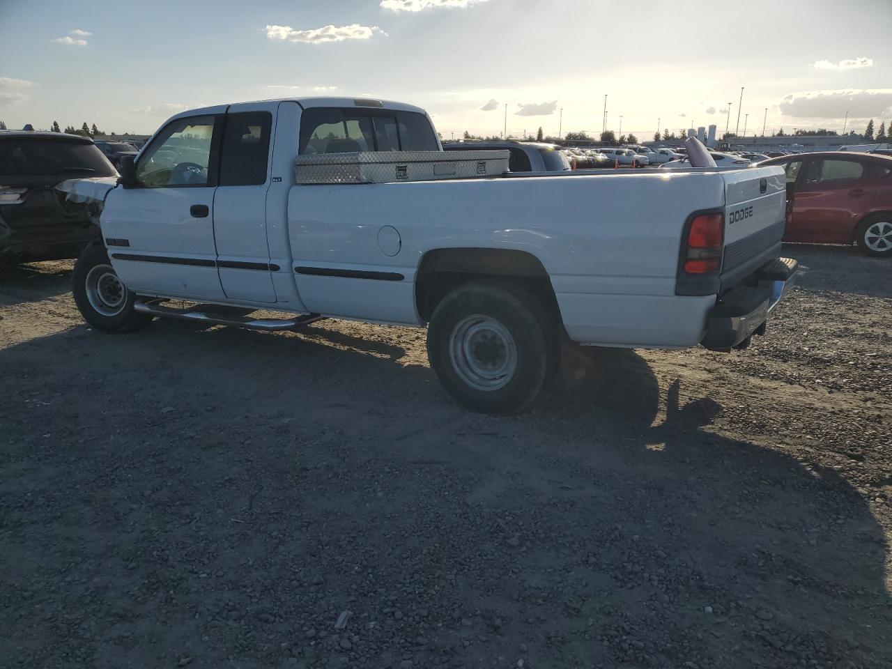 1999 Dodge Ram 2500 - Фото 2