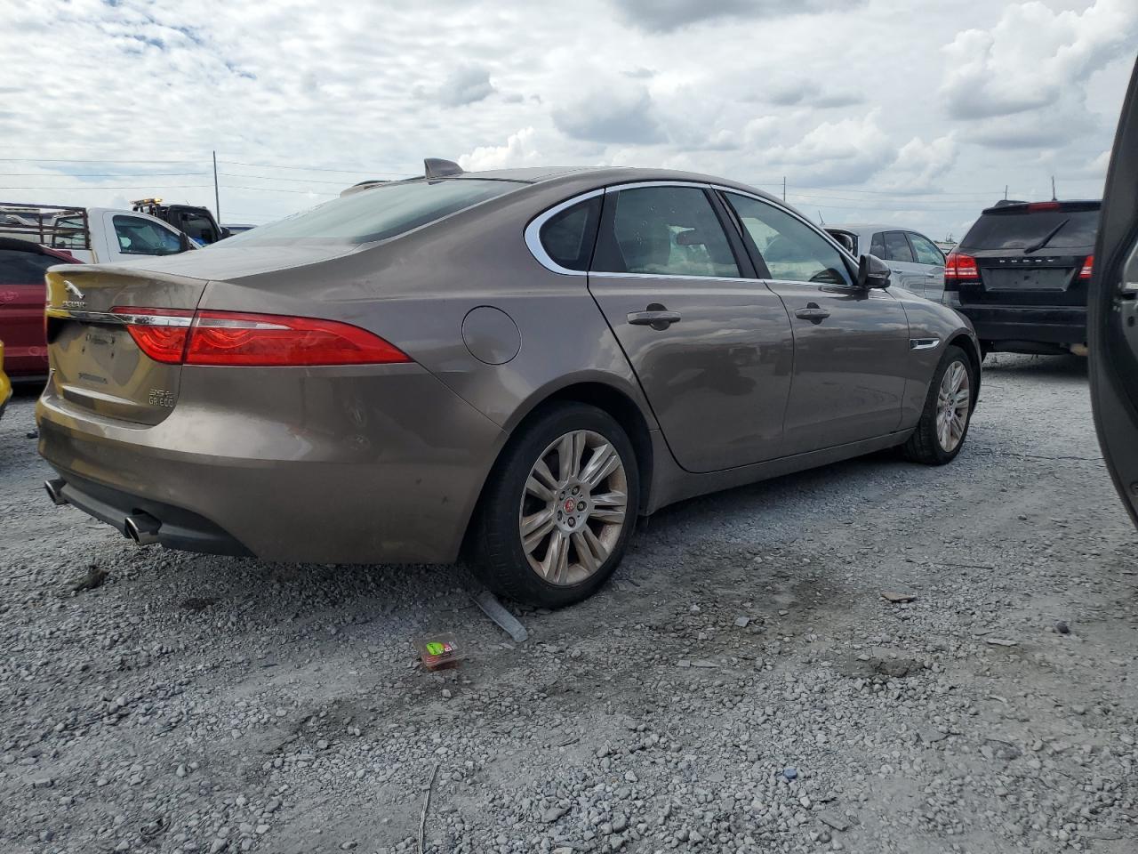 2017 Jaguar Xf Premium - Фото 3