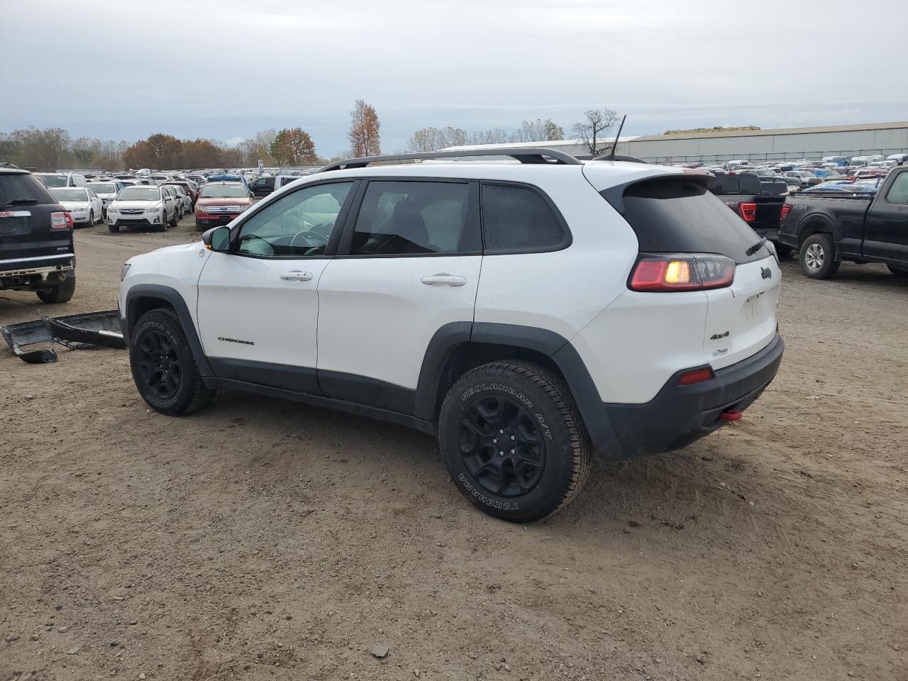 2019 Jeep Cherokee Trailhawk - Image 2