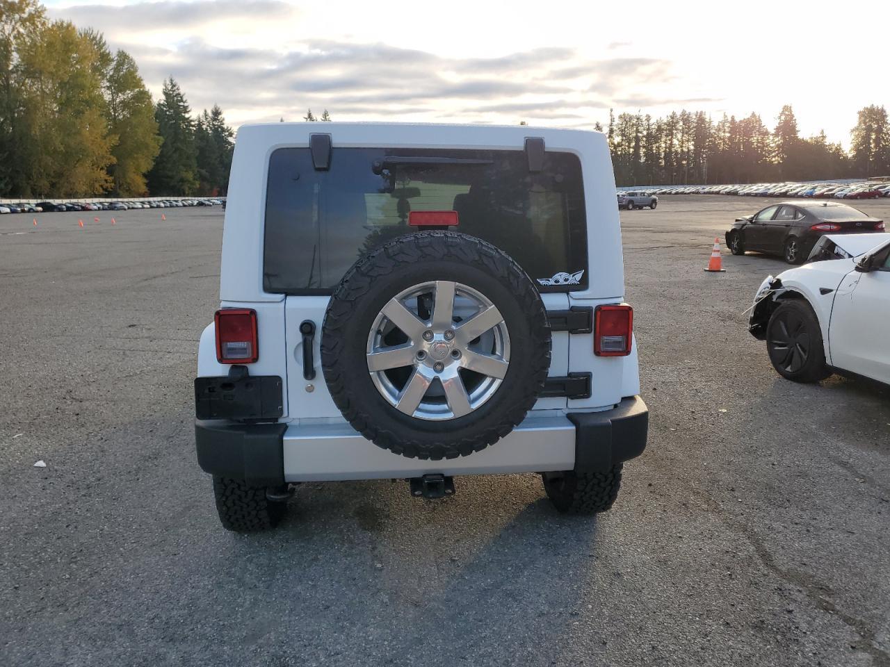 2014 Jeep Wrangler Unlimited Sahara - Image 6