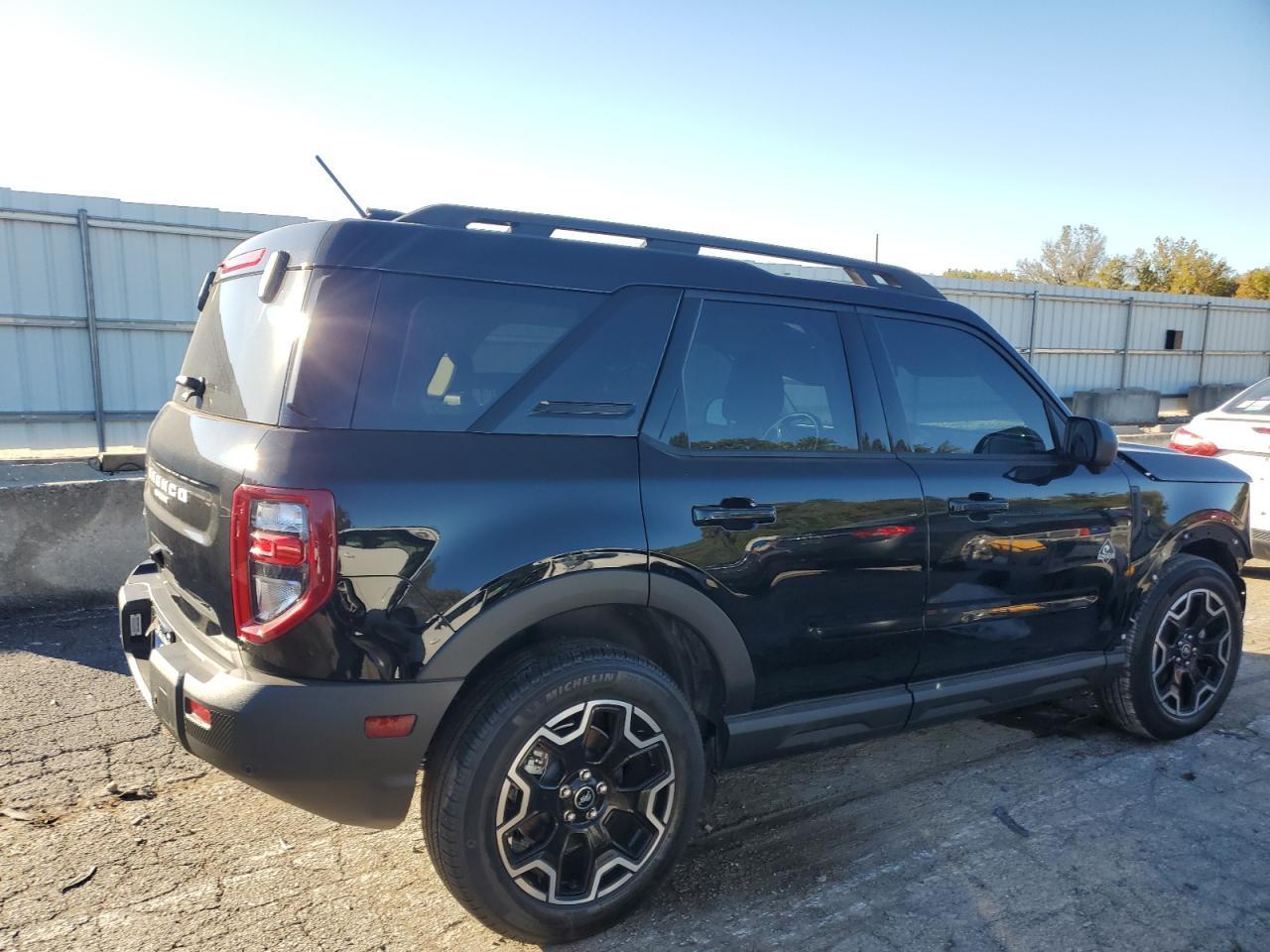 2025 Ford Bronco Sport Outer Banks - Image 3