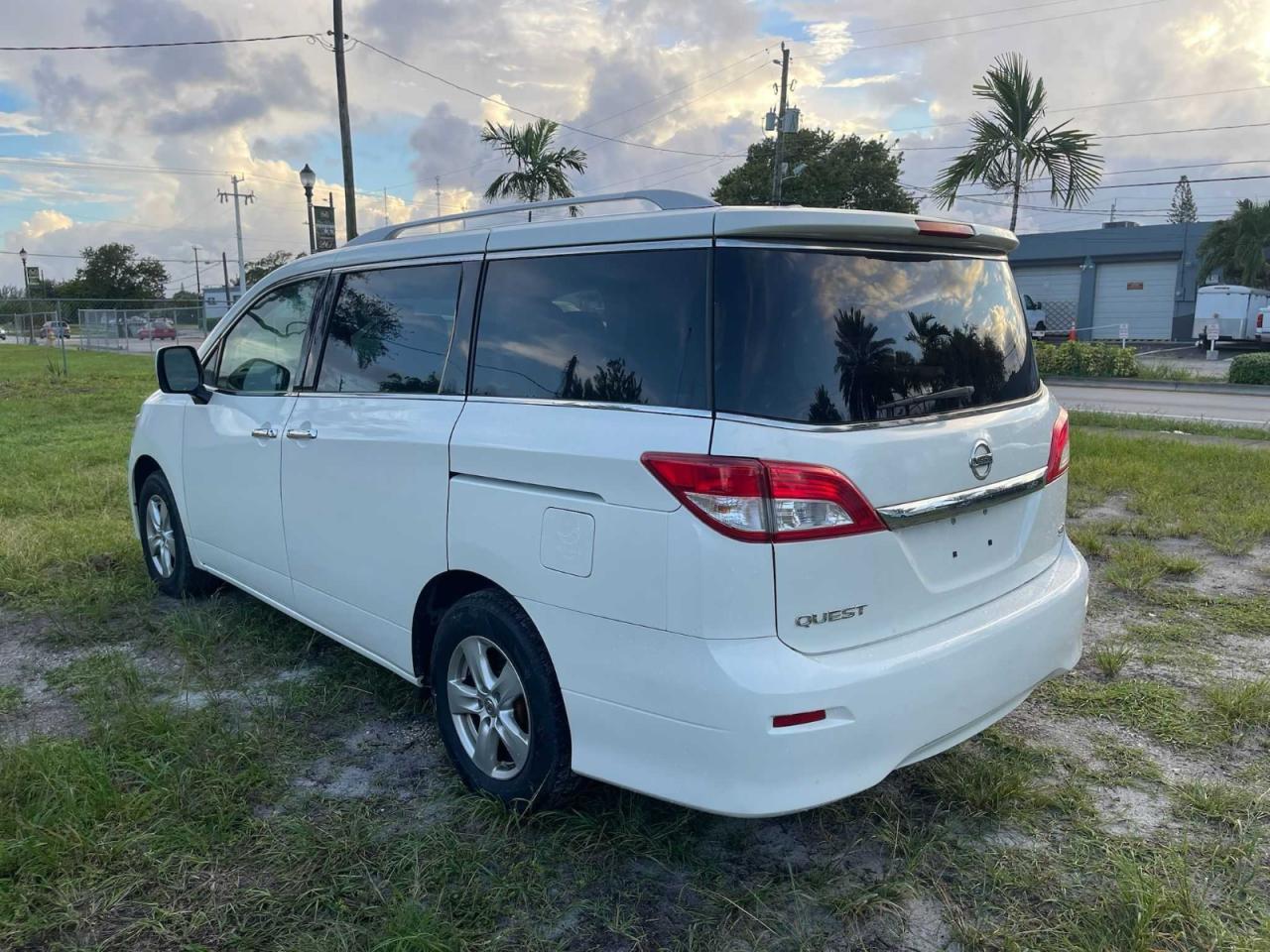 2016 Nissan Quest S - Image 3