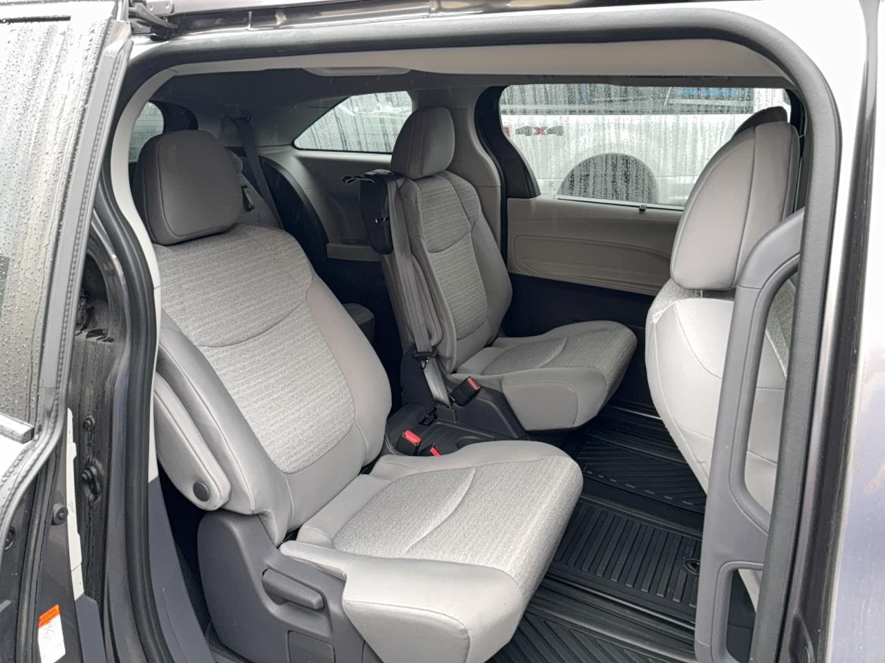 2021 Toyota Sienna Le - Фото 6
