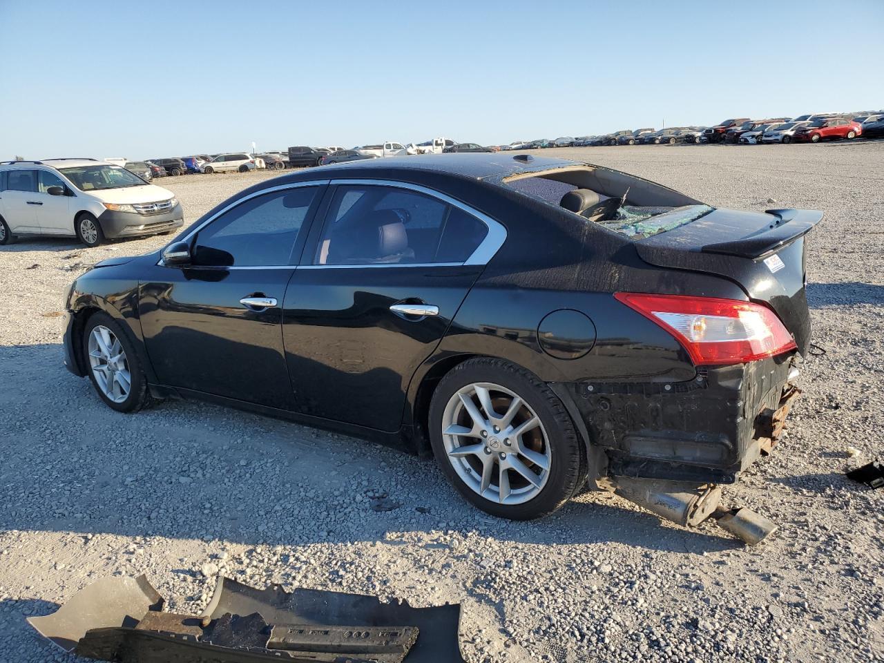 2011 Nissan Maxima S - Image 2