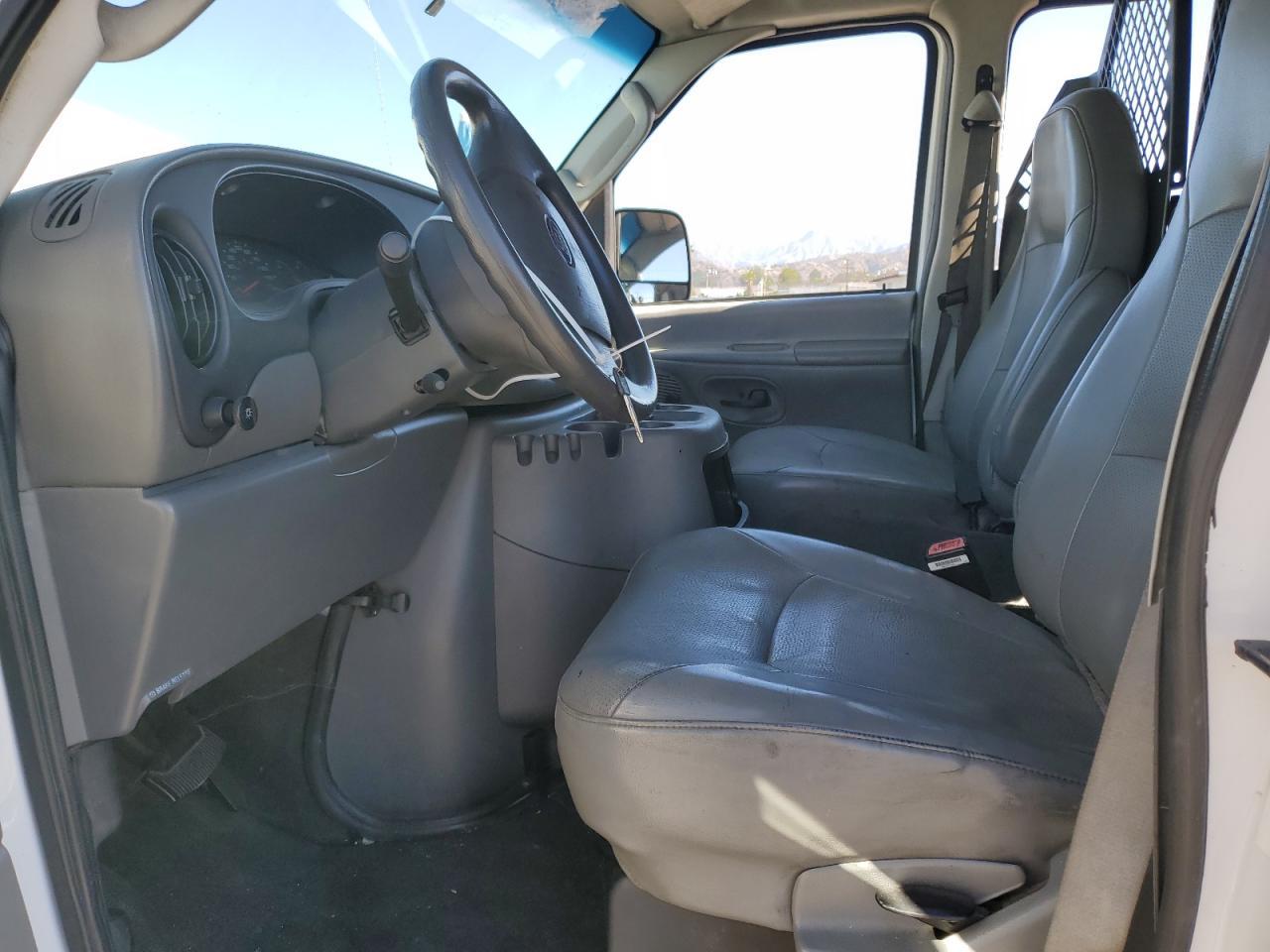 2004 Ford Econoline E350 Super Duty Van - Фото 7