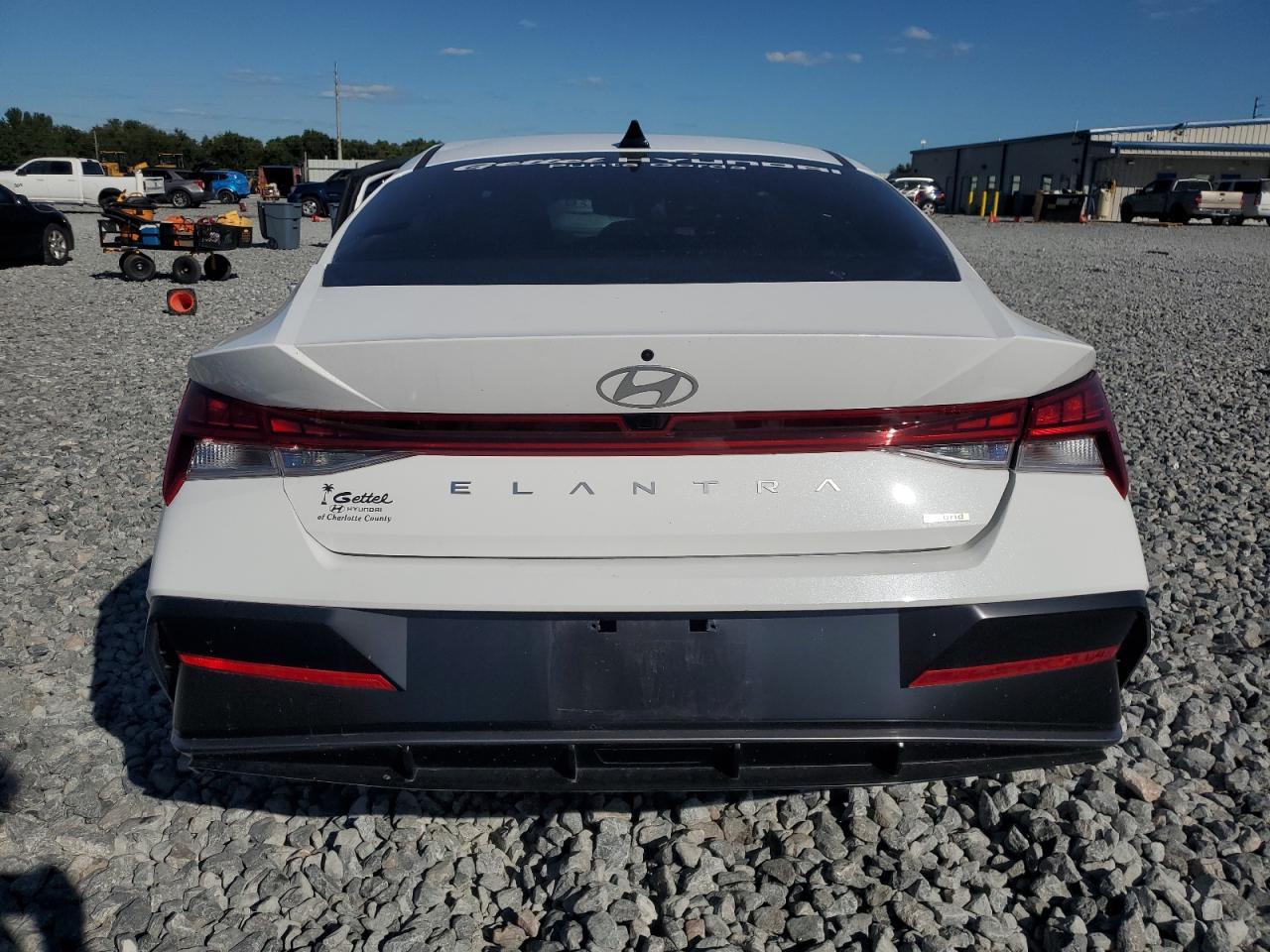 2025 Hyundai Elantra Limited - Фото 6