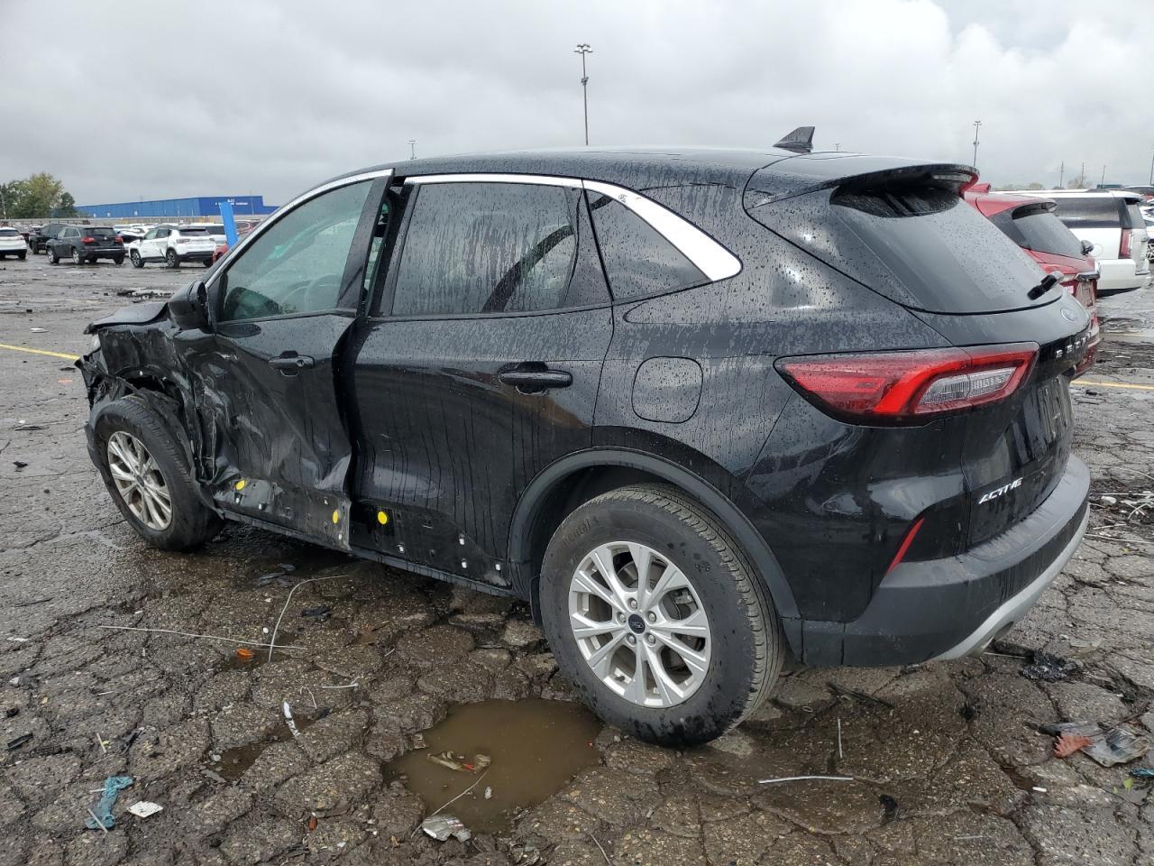 2023 Ford Escape Active - Image 2