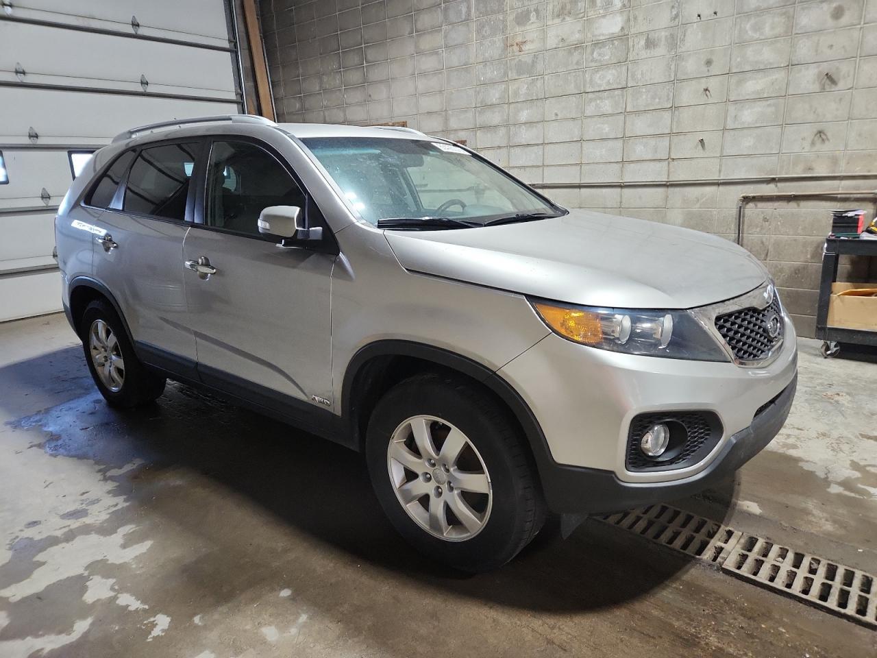 2013 Kia Sorento Lx - Image 4