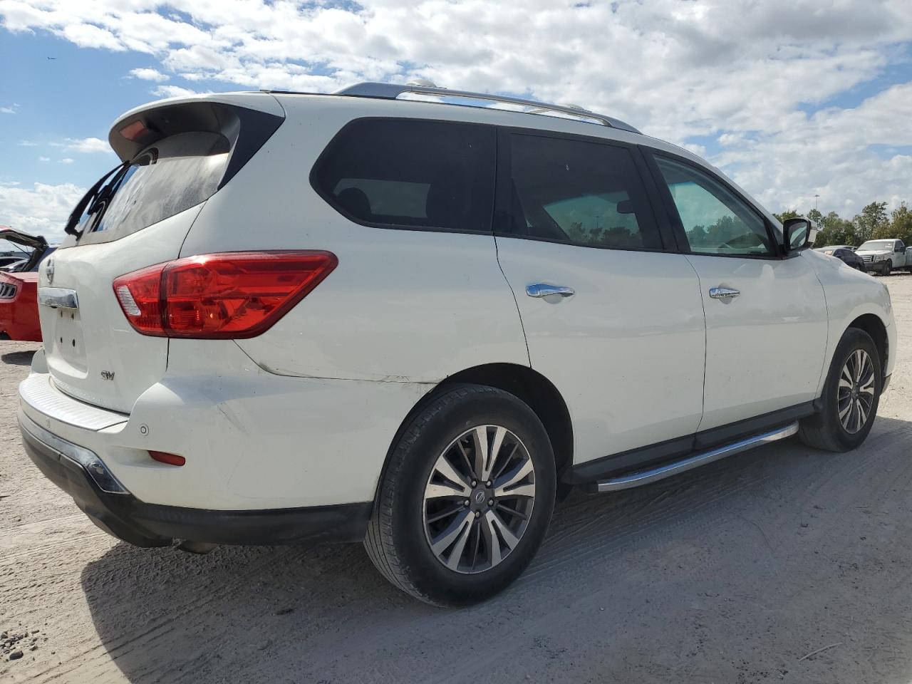 2018 Nissan Pathfinder S - Фото 3