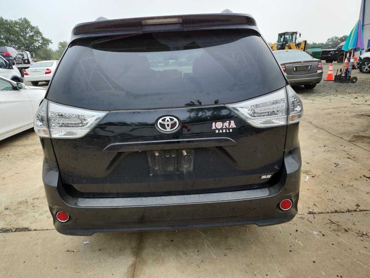 2015 Toyota Sienna Sport - Фото 6