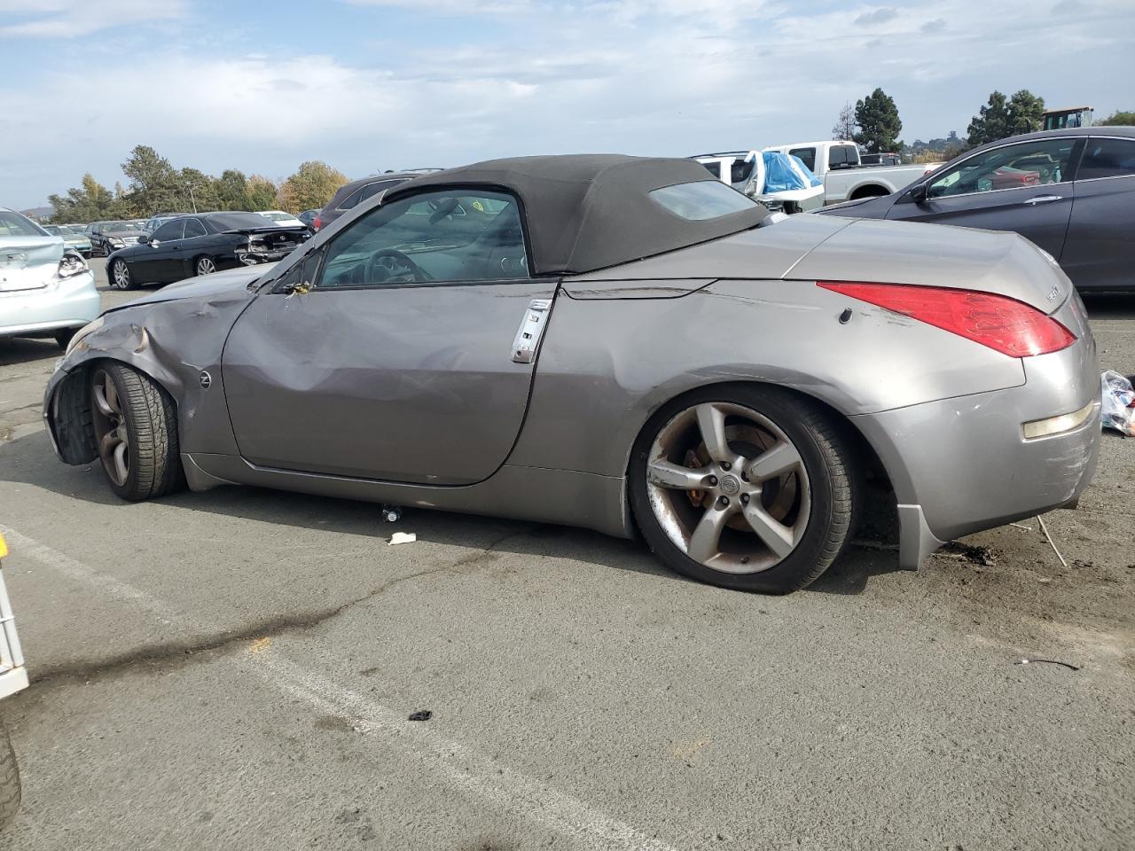 2007 Nissan 350Z Roadster - Image 2