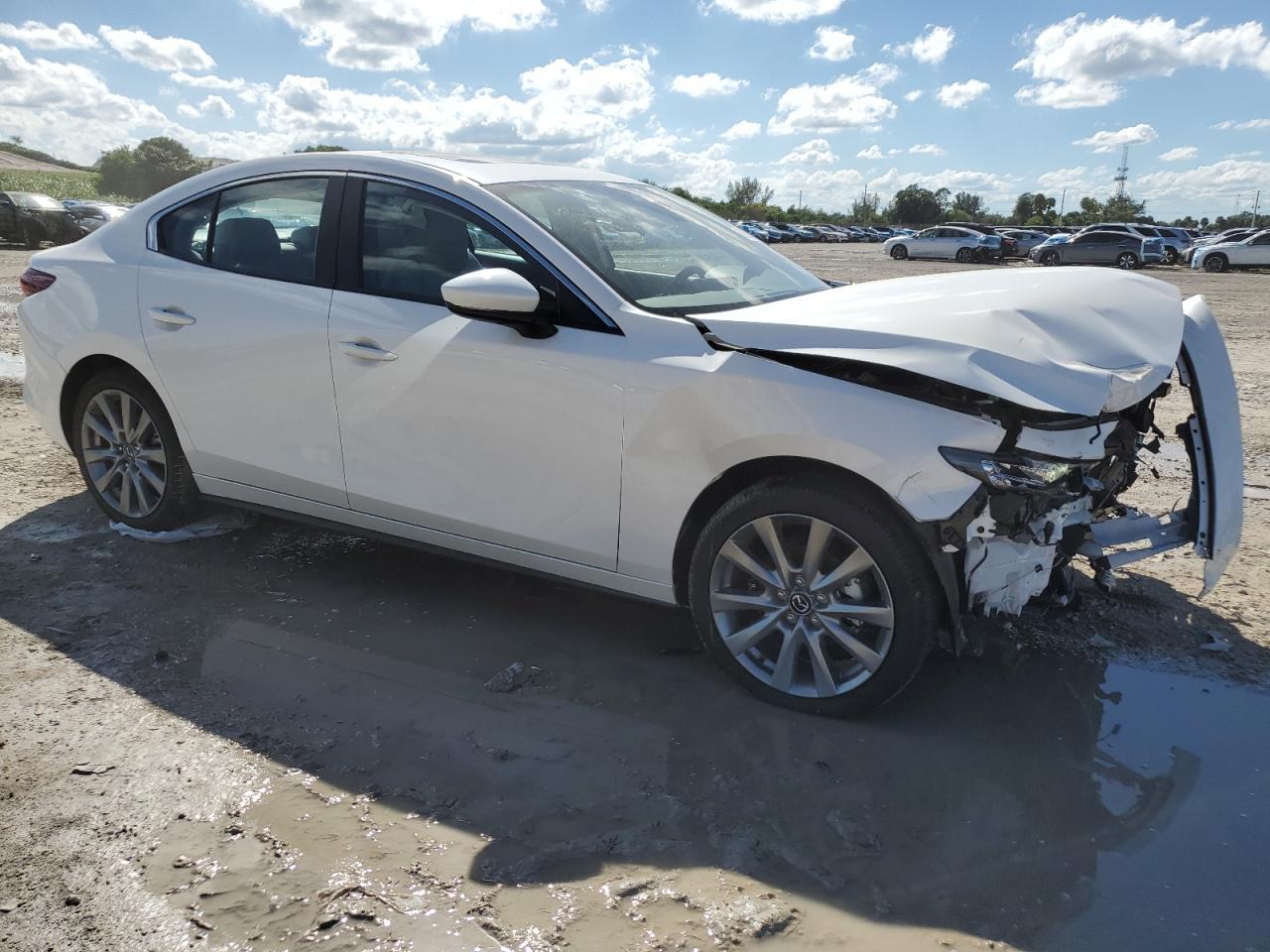 2025 Mazda 3 Preferred - Image 4