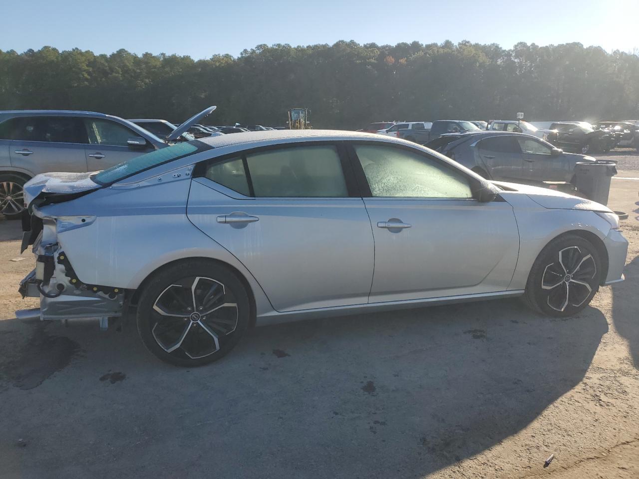 2025 Nissan Altima Sr - Фото 3