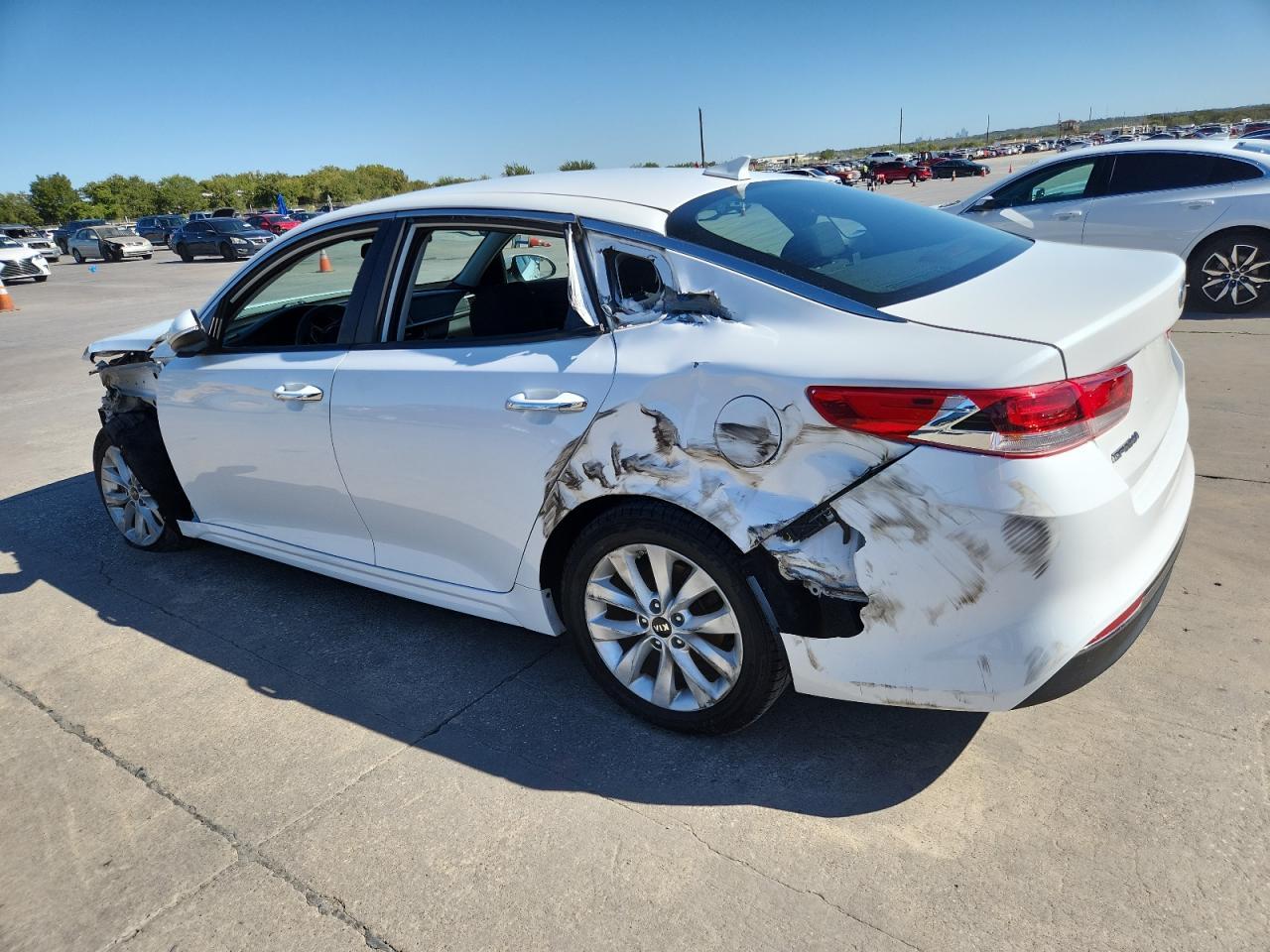 2017 Kia Optima Lx - Фото 2