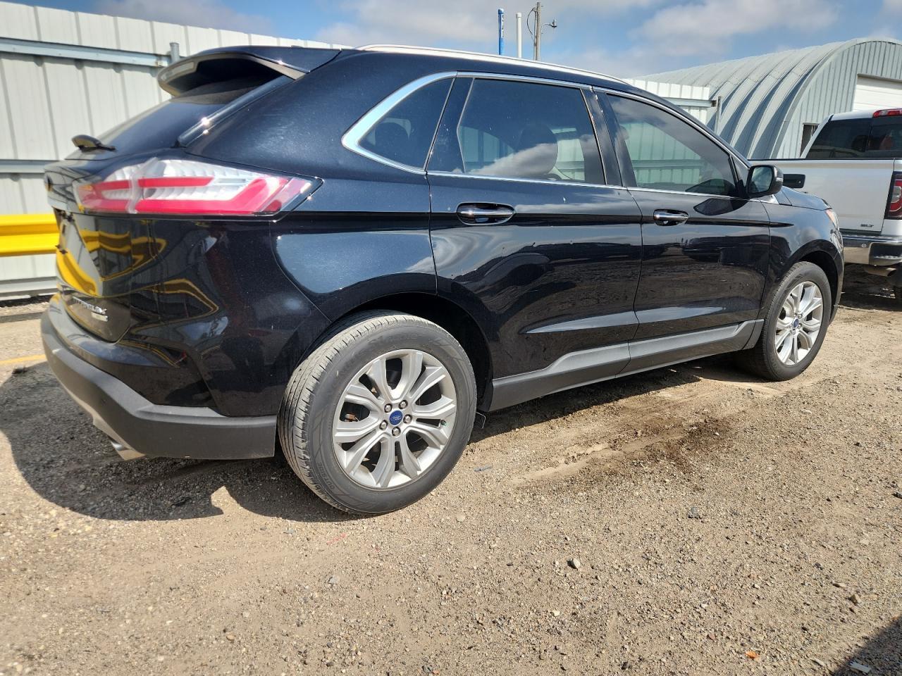 2019 Ford Edge Titanium - Image 3