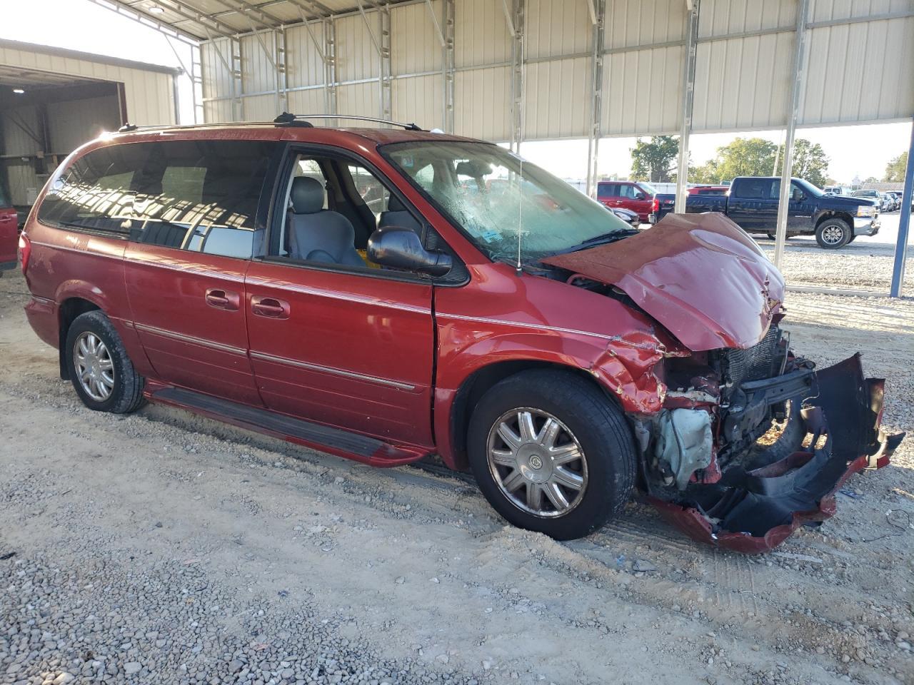 2005 Chrysler Town & Country Limited - Image 4
