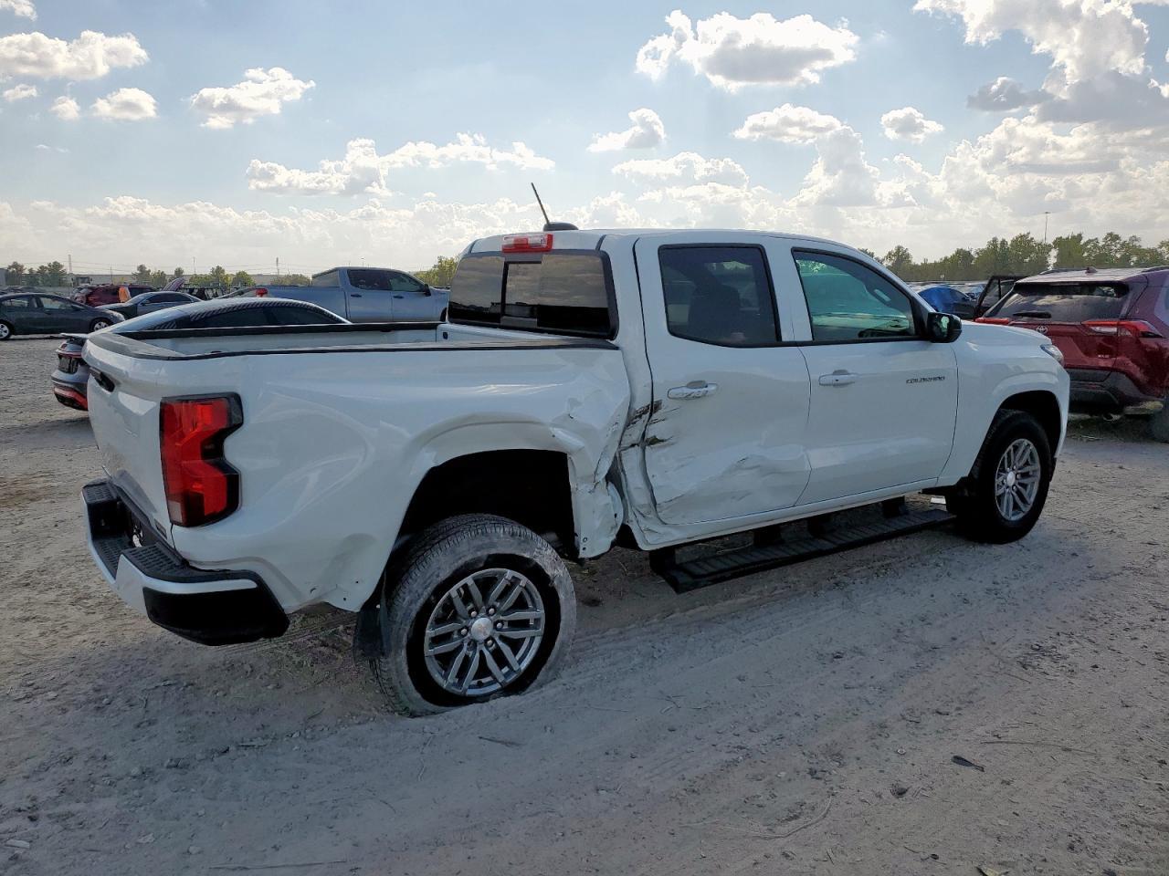 2025 Chevrolet Colorado Lt - Image 3