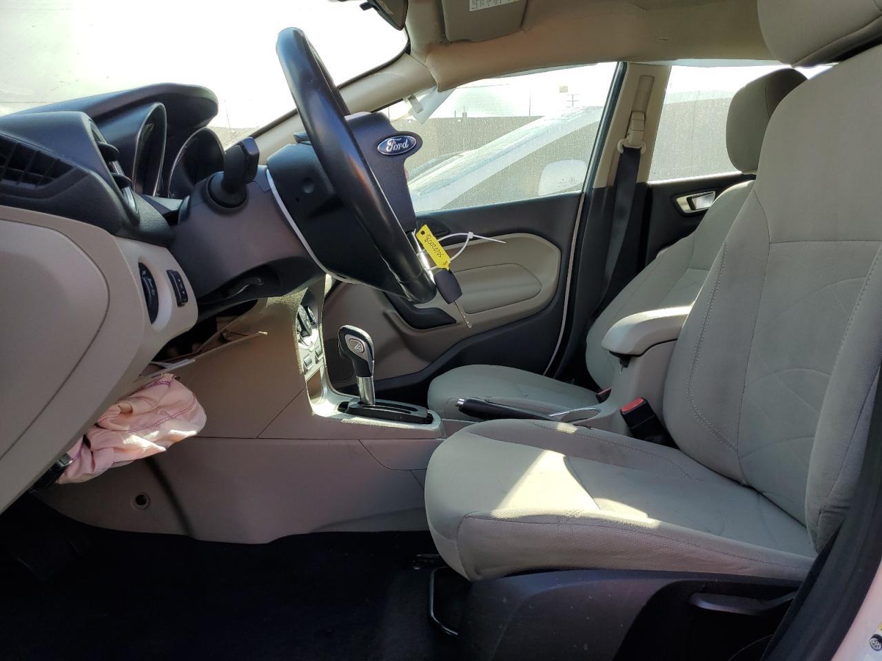 2015 Ford Fiesta Se - Фото 7