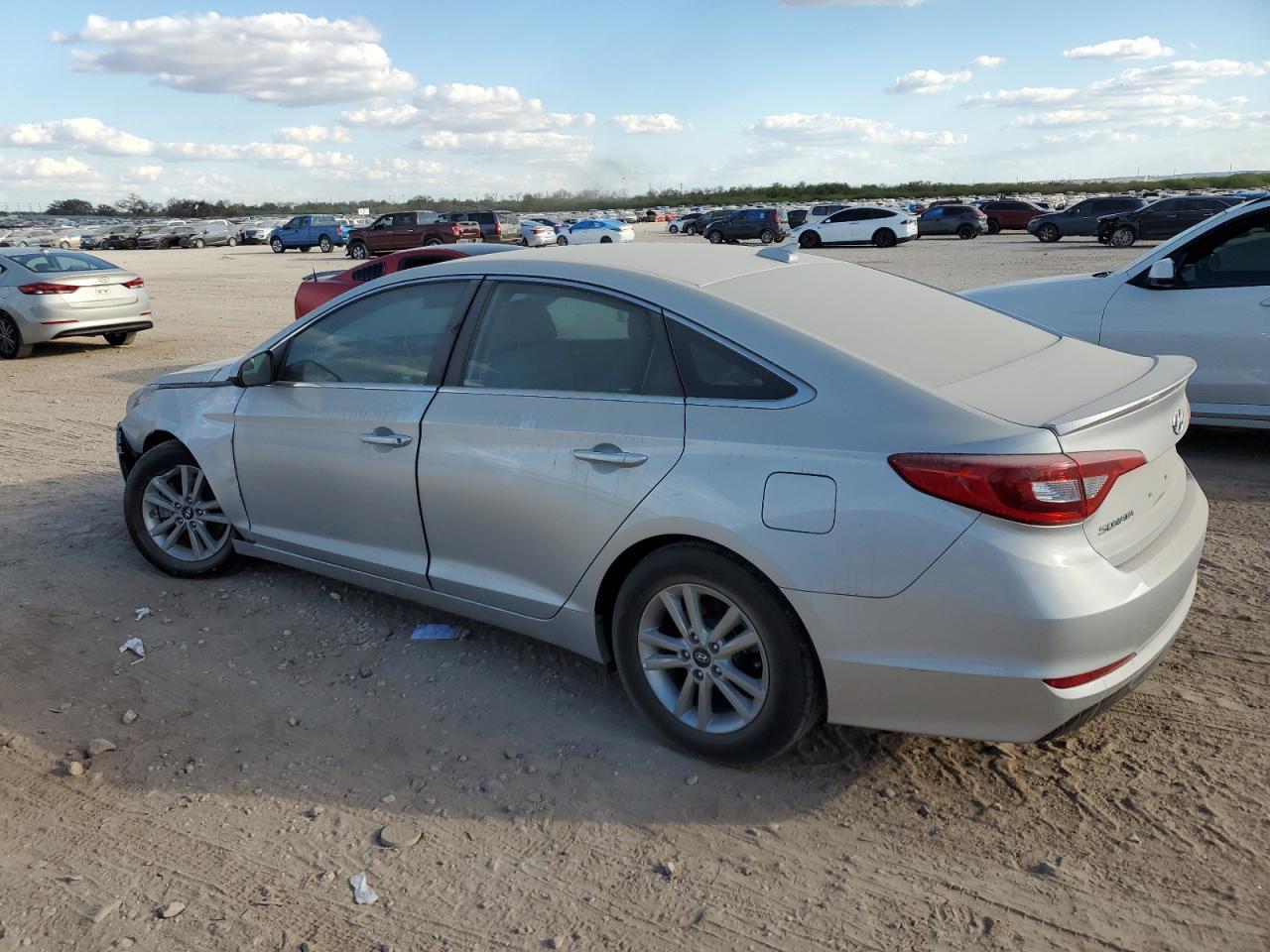 2016 Hyundai Sonata Se - Image 2