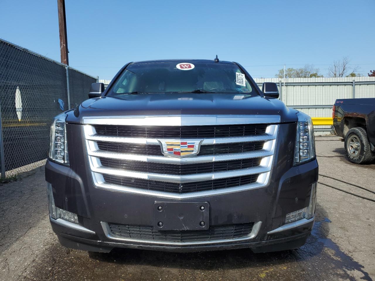 2016 Cadillac Escalade Luxury - Image 5